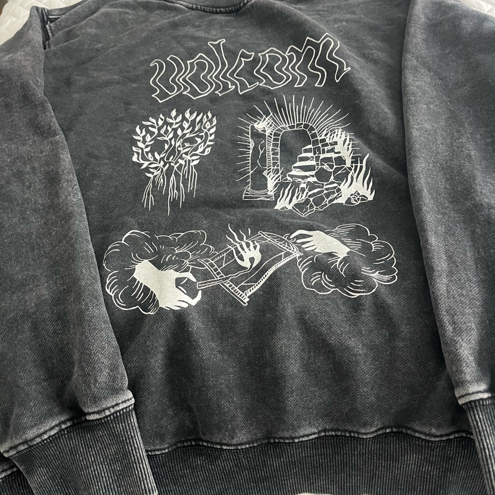 Volcom Charcoal Graphic Crewneck Vintage Style Sweatshirt  Sz M